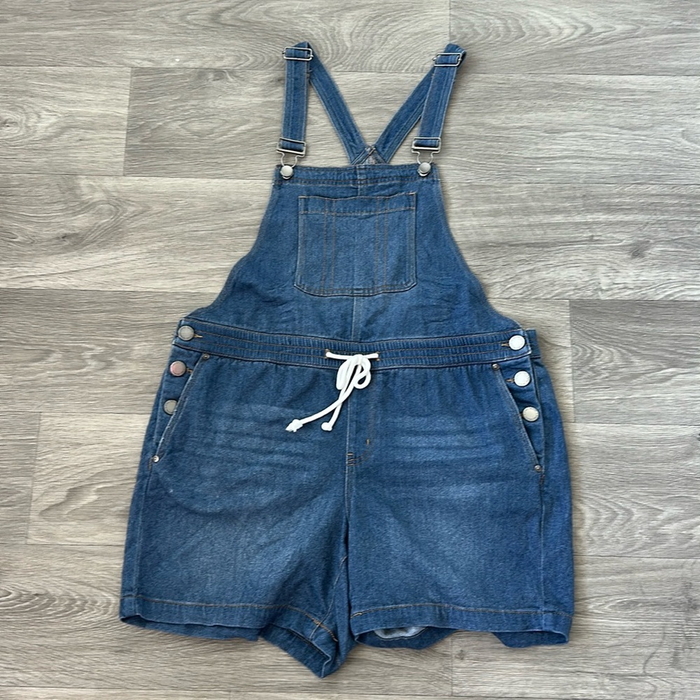 Super cute shorts coveralls